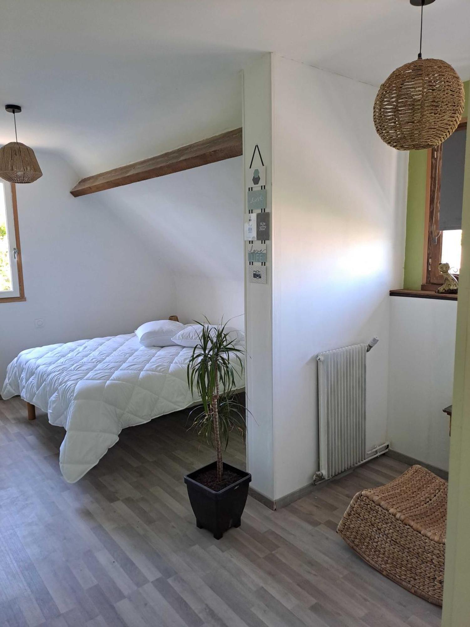 Отель La Jufe Cormeilles  Экстерьер фото