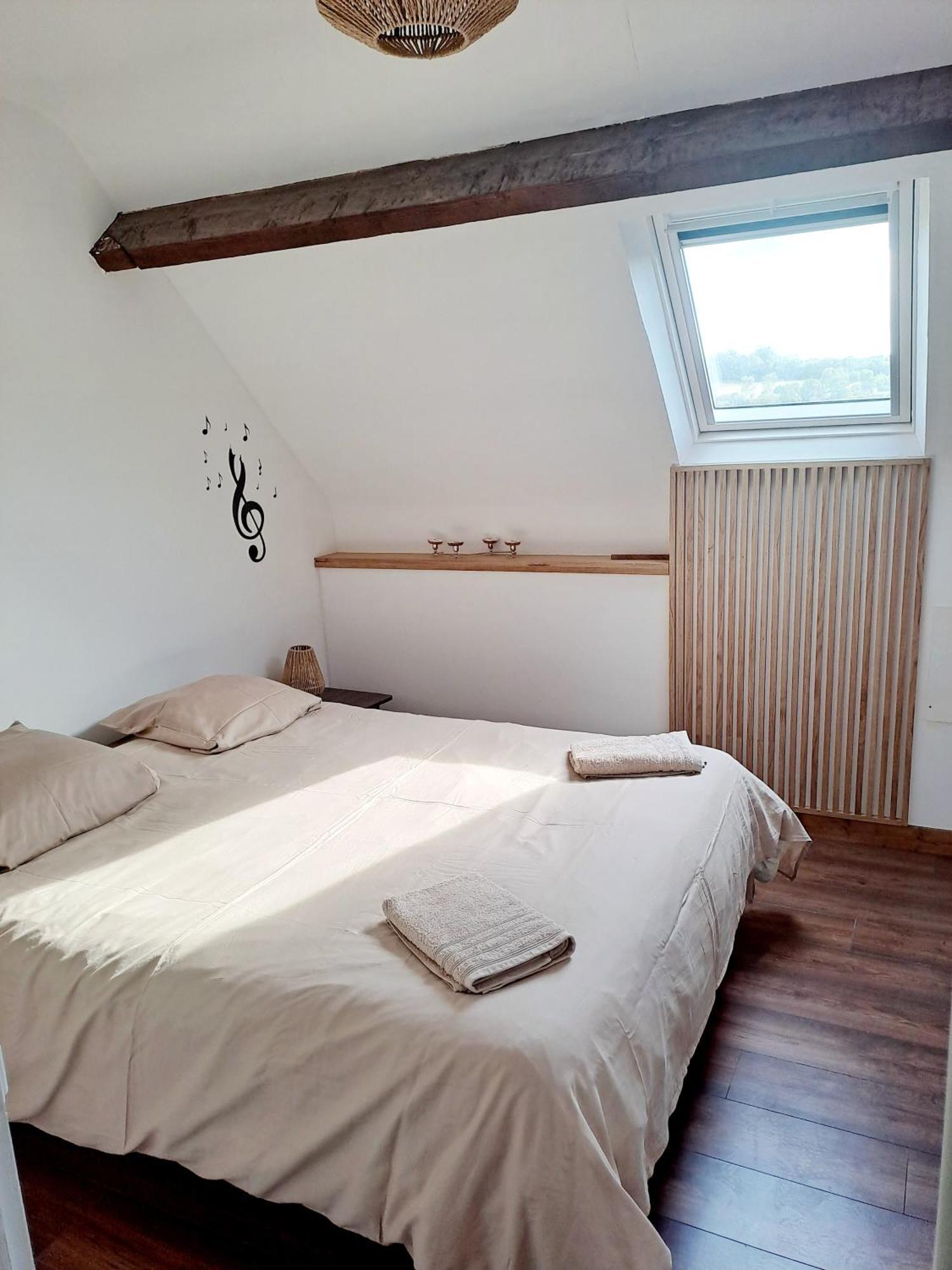 Отель La Jufe Cormeilles  Экстерьер фото